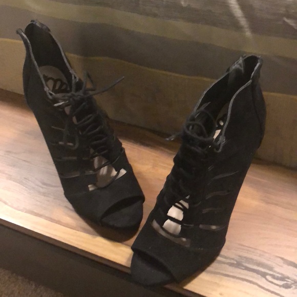 Black heels - Picture 2 of 5